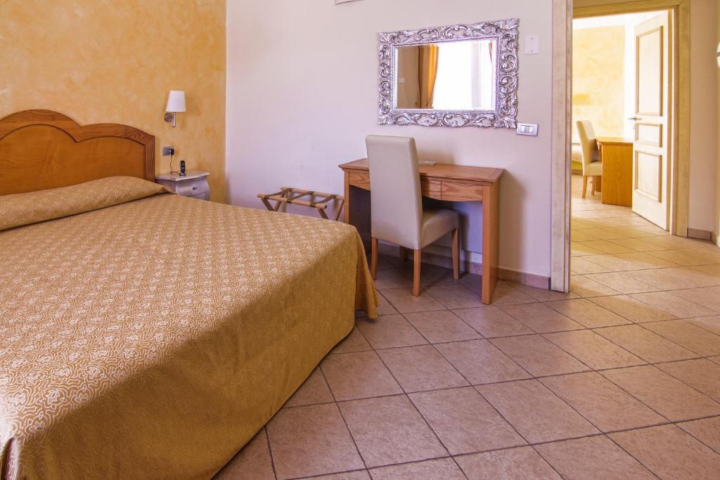 Hotel La Perla Àrbatax Habitación foto